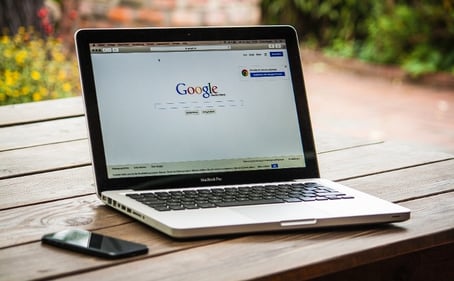 google-search-engine-on-macbook-pro-40185-2